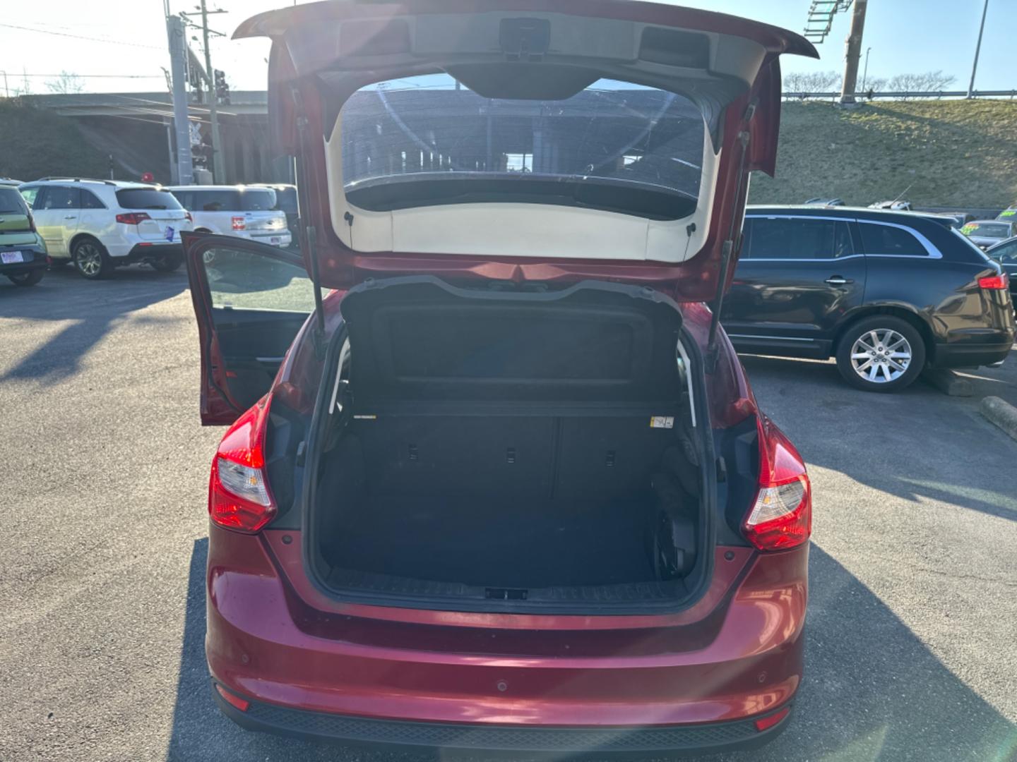 2014 Burgundy Ford Focus (1FADP3N23EL) , located at 5700 Curlew Drive, Norfolk, VA, 23502, (757) 455-6330, 36.841885, -76.209412 - Photo#10